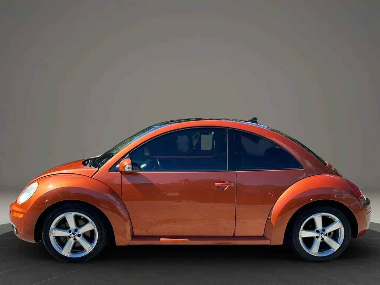 Used 2010 Volkswagen Beetle Final Edition FWD image 6
