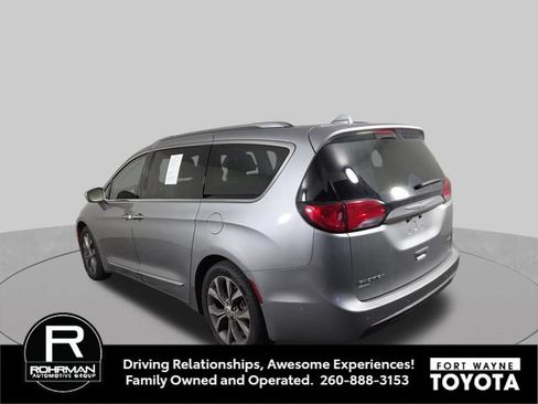 Used 2017 Chrysler Pacifica Limited w/ Advanced Safetytec Group FWD image 9
