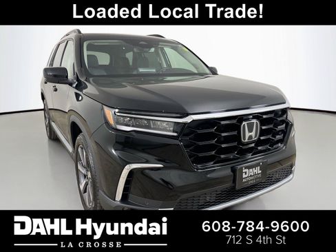 Used 2025 Honda Pilot Touring image 1