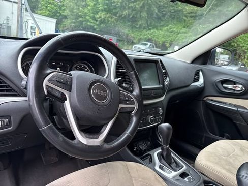 Used 2015 Jeep Cherokee Latitude FWD image 18