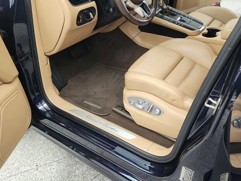Used 2017 Porsche Macan Turbo AWD/4WD image 33