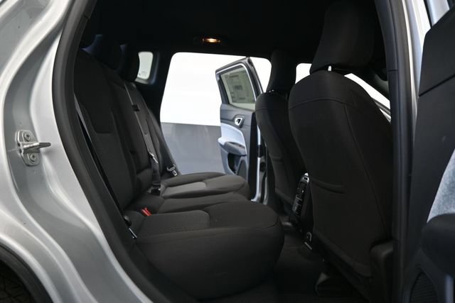 Used 2025 Jeep Compass Sport w/ Mopar Graphics Package AWD/4WD image 18
