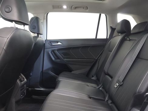 Used 2022 Volkswagen Tiguan SE w/ Panoramic Sunroof Package AWD/4WD image 26