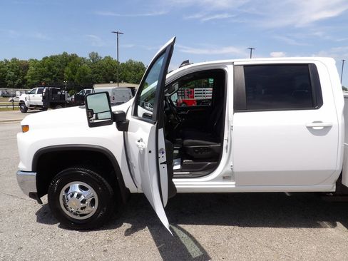 Used 2024 Chevrolet Silverado 3500 LT w/ Convenience Package AWD/4WD image 13