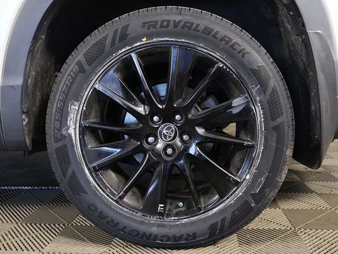 Used 2019 Toyota Highlander SE AWD/4WD image 22