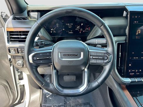 Used 2025 GMC Yukon Denali RWD image 11