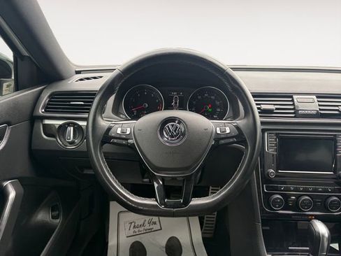 Used 2018 Volkswagen Passat 3.6 FWD image 12