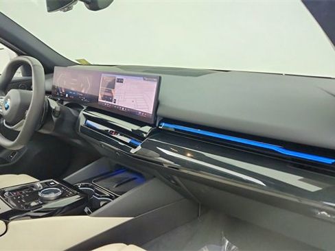 Used 2025 BMW 530i image 21
