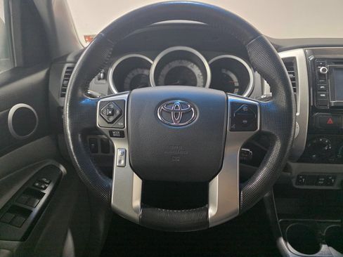 Used 2015 Toyota Tacoma Base image 4