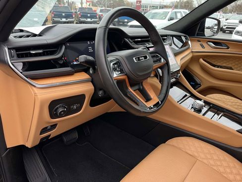 Certified 2024 Jeep Grand Cherokee Summit image 15