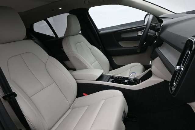 Used 2025 Volvo XC40 B5 Ultra w/ Climate Package AWD/4WD image 34