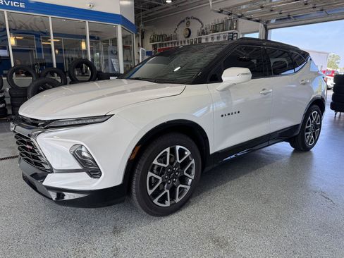 Used 2025 Chevrolet Blazer RS w/ Enhanced Convenience Package AWD/4WD image 4