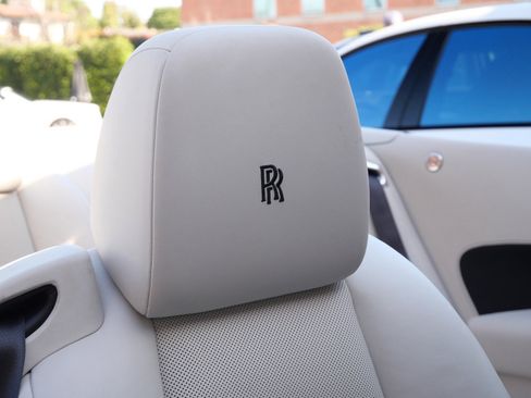 Used 2018 Rolls-Royce Dawn image 10