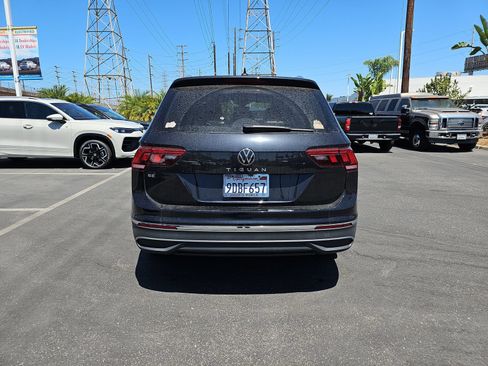 Used 2022 Volkswagen Tiguan SE FWD image 11