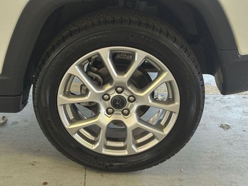 Used 2025 Jeep Compass Limited image 34