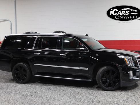 Used 2016 Cadillac Escalade ESV Luxury image 2