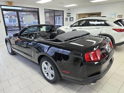 Used 2012 Ford Mustang Convertible image 9