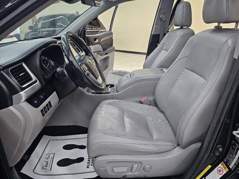 Used 2017 Toyota Highlander Limited Platinum AWD/4WD image 19