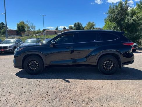 Used 2022 Toyota Highlander Bronze Edition AWD/4WD image 2