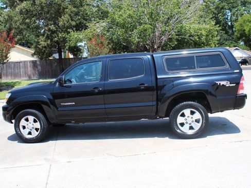 Used 2011 Toyota Tacoma PreRunner w/ TRD Sport Pkg RWD image 3