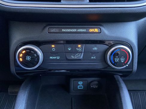 Used 2022 Ford Escape SE image 19