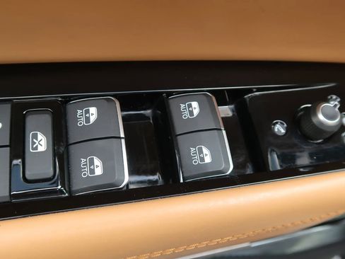 Used 2023 Jeep Grand Wagoneer Series III w/ Rear Seat Video Group 1 AWD/4WD image 30