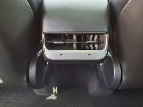 Used 2021 Tesla Model Y Long Range image 17