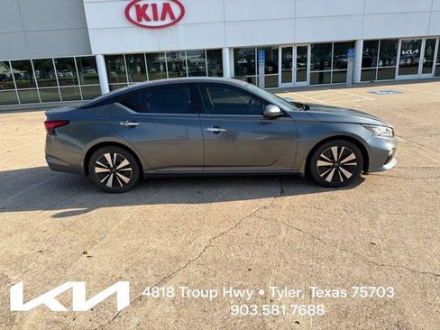 Used 2020 Nissan Altima 2.5 SL FWD image 13