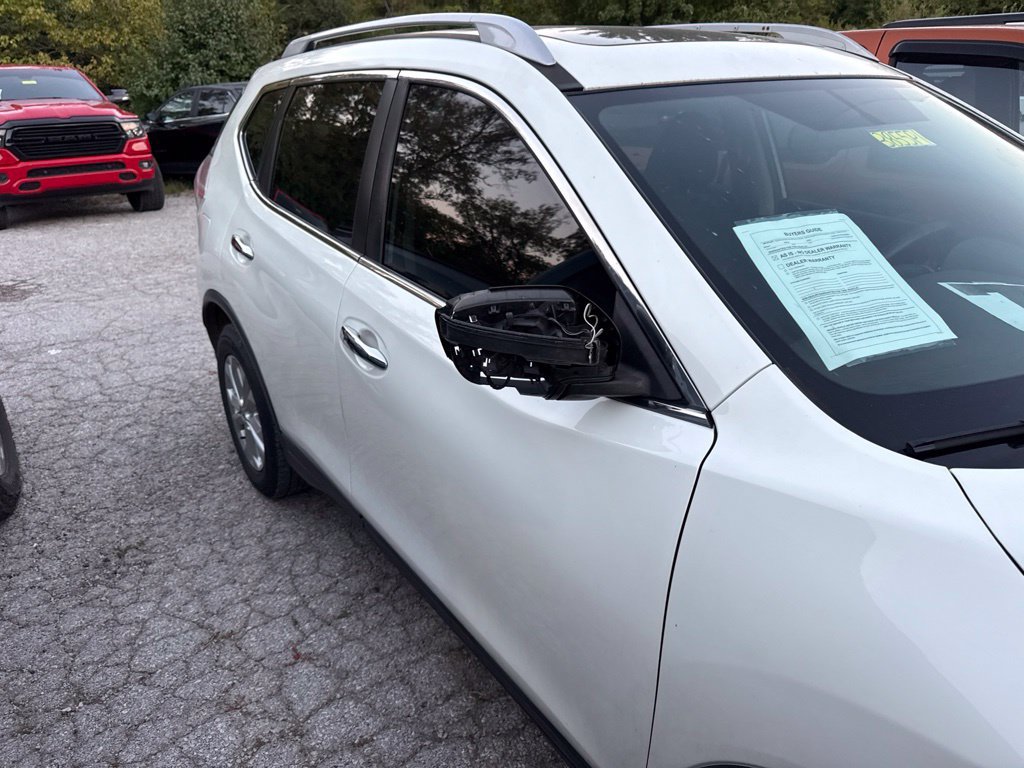 Used 2016 Nissan Rogue SV w/ SV Moonroof Package FWD image 4