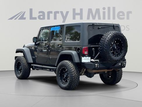 Used 2016 Jeep Wrangler Unlimited Rubicon w/ Connectivity Group AWD/4WD image 4