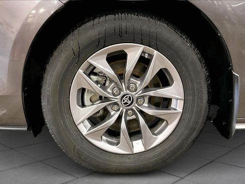 Certified 2024 Toyota Sienna LE image 10