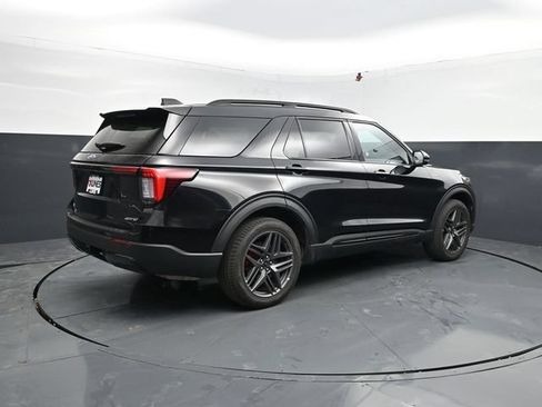 Used 2025 Ford Explorer ST-Line w/ ST-Line Street Pack AWD/4WD image 9
