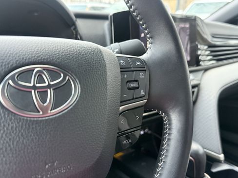 Used 2025 Toyota Camry SE image 19