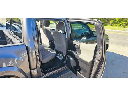 Used 2019 Toyota Tacoma SR5 image 14