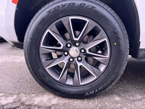 Used 2022 Chevrolet Suburban Z71 AWD/4WD image 10