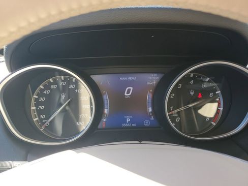 Used 2019 Maserati Levante image 32