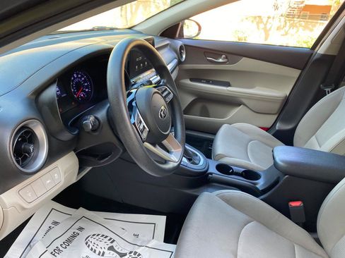 Used 2020 Kia Forte LXS FWD image 29