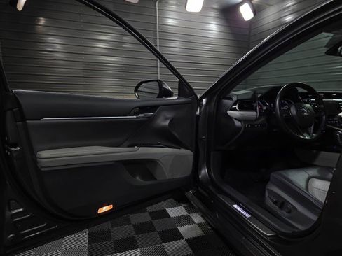 Used 2019 Toyota Camry XLE image 33