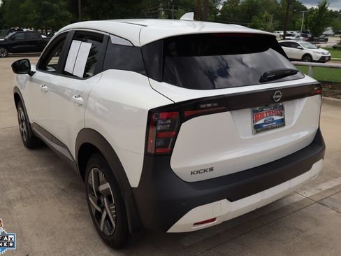 Used 2025 Nissan Kicks SV FWD image 6