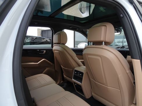 Used 2021 Porsche Cayenne E-Hybrid AWD/4WD image 17