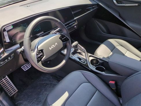 New 2025 Kia Niro SX Touring image 17