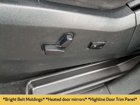 Used 2018 Dodge Grand Caravan SXT w/ Blacktop Package image 18