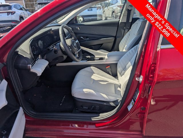 Certified 2025 Hyundai Elantra Limited FWD image 11