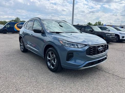 Certified 2023 Ford Escape ST-Line w/ Tech Pack #1 AWD/4WD image 3