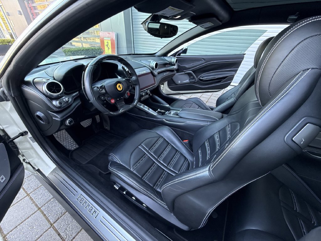 Used 2018 Ferrari GTC4Lusso AWD/4WD image 30