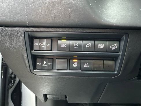 Used 2025 Toyota Tundra Platinum AWD/4WD image 31