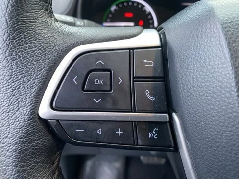 Used 2024 Toyota Sienna XLE image 20