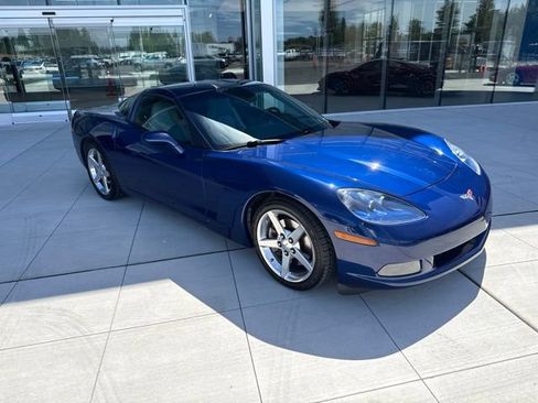 Used 2005 Chevrolet Corvette Coupe w/ Preferred Equipment Group RWD image 3