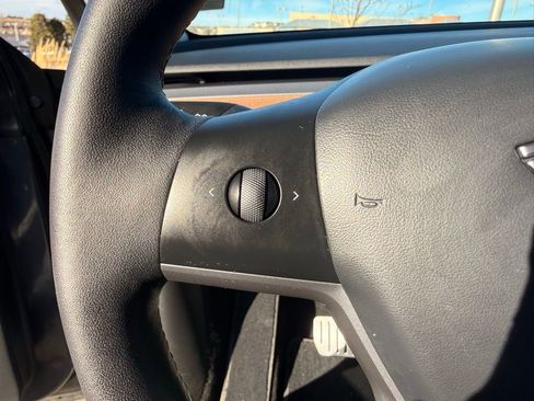 Used 2023 Tesla Model Y Performance image 19