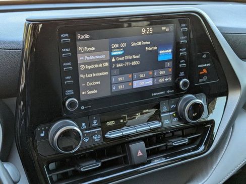 Used 2022 Toyota Highlander XLE image 14